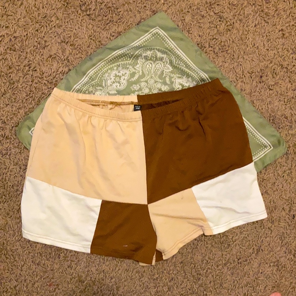 Creme and Brown Split Toned Shorts. XXL size.